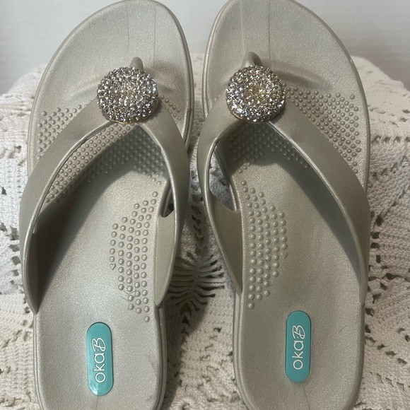 OKA b. Women's Metallic Sandals - Picture 1 of 7